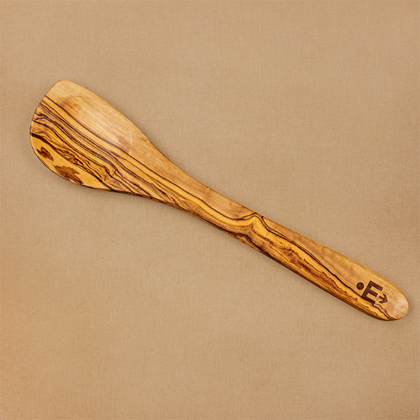 Ein gravierter Kochlöffel als Mitarbeitergeschenk